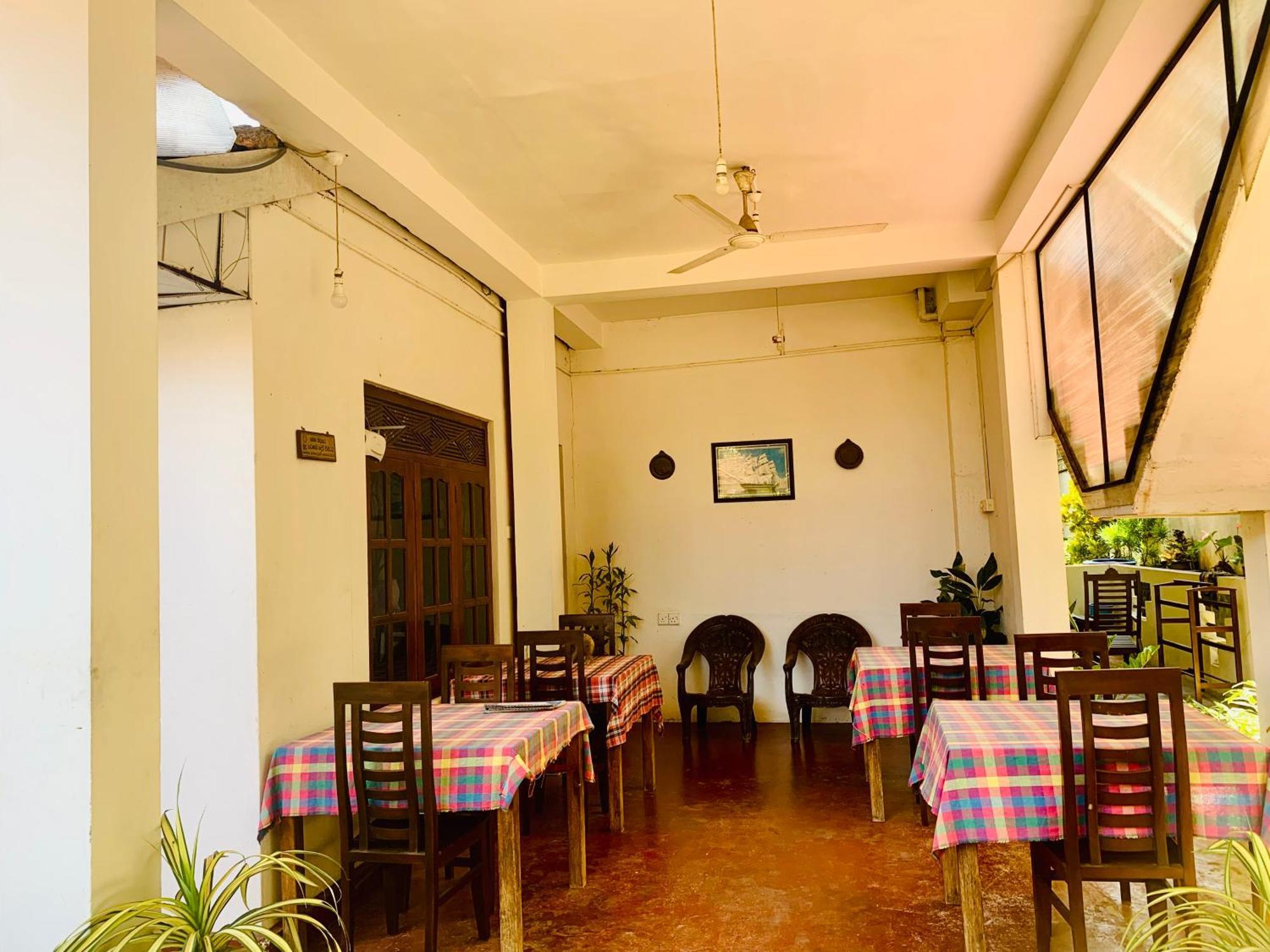 Deshan Homestay & Restaurant Tangalle Exterior photo